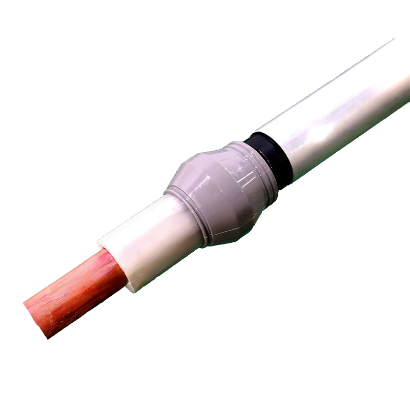 How can the electromagnetic shielding effect be guaranteed in the design of a composite shielded insulated tubular busbar body shielding layer?